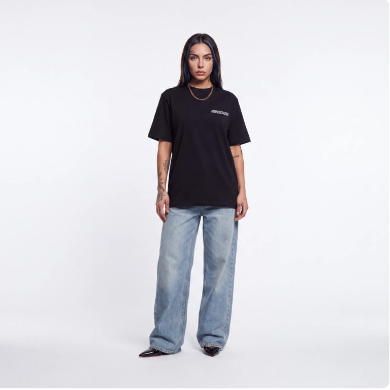 Model im DON GELATO Heavy T-Shirt